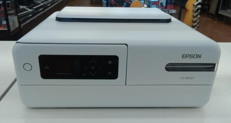 商品情報商品説明【商品名】エプソン プリンター エコタンク搭載 A4カラーインクジェット複合機 EP-M552T 2019年モデル【メーカー名】EPSON エプソン【メーカー型番】EPM552T【ブランド名】EPSON エプソン【商品説明】この度は当商品をご覧いただき、誠にありがとうございます。商品状態について中古品としては使用感が少なく、全体的にきれいな状態です。初期不良について当店では、商品到着後1週間以内にご連絡をいただいた初期不良につきましては、返品・交換・修理にて対応させていただいております。万が一不具合がございました場合は、お早めにご連絡ください。商品の色味についてお使いのモニター設定やお部屋の照明環境等により、実際の商品と色味が異なって見える場合がございます。あらかじめご了承くださいますようお願いいたします。在庫について当商品は他モールとの併売商品となっております。そのため、ご注文のタイミングによっては在庫切れとなる場合がございます。その際は、速やかにご連絡させていただきますので、あらかじめご了承ください。発送についてご注文確認後、順次発送の手配を行っております。お届けまでの目安は、3-10日程度となります。ご注文からお届けまでの流れ1．ご注文　ご注文は24時間受け付けております。2．ご注文確認　ご注文後、当店よりご注文確認メールをお送りいたします。3．発送準備期間　お届けまで3-10営業日程度を目安にお考えください。　※海外在庫品の場合は、3週間程度お時間をいただく場合がございます。4．ご入金確認　前払い決済をご選択の場合は、ご入金確認後に発送手配を行います。8．出荷　配送準備が整い次第、商品を出荷いたします。　発送後は、出荷完了メールにてご案内いたします。ご注意事項・お客様都合によるご注文後のキャンセル・返品はお受けしておりません。・誠に恐れ入りますが、電話での対応は行っておりません。　ご質問やお問い合わせは、メッセージまたはメールにてお願いいたします。ご不明な点がございましたら、お気軽にお問い合わせください。最後までお読みいただき、誠にありがとうございます。【中古・非常に良い】 EPSON エプソン インクジェット複合機 EP-M552T 送料無料 5
