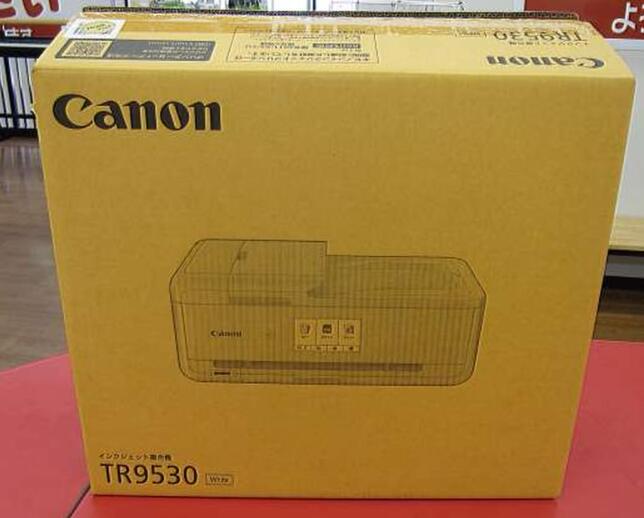 商品情報商品説明製品特徴:高機能でコンパクトなA3ビジネスインクジェット店舗販促に新たなソリューションを。ADF搭載・有線LAN対応A3コンパクト複合機【商品説明】この度は当商品をご覧いただき、誠にありがとうございます。商品状態について中古品としては使用感が少なく、全体的にきれいな状態です。初期不良について当店では、商品到着後1週間以内にご連絡をいただいた初期不良につきましては、返品・交換・修理にて対応させていただいております。万が一不具合がございました場合は、お早めにご連絡ください。商品の色味についてお使いのモニター設定やお部屋の照明環境等により、実際の商品と色味が異なって見える場合がございます。あらかじめご了承くださいますようお願いいたします。在庫について当商品は他モールとの併売商品となっております。そのため、ご注文のタイミングによっては在庫切れとなる場合がございます。その際は、速やかにご連絡させていただきますので、あらかじめご了承ください。発送についてご注文確認後、順次発送の手配を行っております。お届けまでの目安は、3-10日程度となります。ご注文からお届けまでの流れ1．ご注文　ご注文は24時間受け付けております。2．ご注文確認　ご注文後、当店よりご注文確認メールをお送りいたします。3．発送準備期間　お届けまで3-10営業日程度を目安にお考えください。　※海外在庫品の場合は、3週間程度お時間をいただく場合がございます。4．ご入金確認　前払い決済をご選択の場合は、ご入金確認後に発送手配を行います。7．出荷　配送準備が整い次第、商品を出荷いたします。　発送後は、出荷完了メールにてご案内いたします。ご注意事項・お客様都合によるご注文後のキャンセル・返品はお受けしておりません。・誠に恐れ入りますが、電話での対応は行っておりません。　ご質問やお問い合わせは、メッセージまたはメールにてお願いいたします。ご不明な点がございましたら、お気軽にお問い合わせください。最後までお読みいただき、誠にありがとうございます。【中古・未使用品】キヤノン Canon カラー プリンター A3 インクジェット複合機 TR9530 ホワイト (白) 送料無料 5
