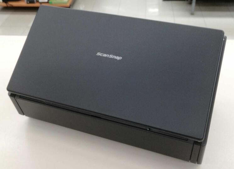 商品情報商品説明高機能・高品質なスタンダードモデルA4両面カラー 25枚/分 最大50枚搭載名刺光学解像度:600DPI インターフェース:USB3.1 GEN1(USB3.0)【商品説明】この度は当商品をご覧いただき、誠にありがとうございます。商品状態について中古品としては使用感が少なく、全体的にきれいな状態です。初期不良について当店では、商品到着後1週間以内にご連絡をいただいた初期不良につきましては、返品・交換・修理にて対応させていただいております。万が一不具合がございました場合は、お早めにご連絡ください。商品の色味についてお使いのモニター設定やお部屋の照明環境等により、実際の商品と色味が異なって見える場合がございます。あらかじめご了承くださいますようお願いいたします。在庫について当商品は他モールとの併売商品となっております。そのため、ご注文のタイミングによっては在庫切れとなる場合がございます。その際は、速やかにご連絡させていただきますので、あらかじめご了承ください。発送についてご注文確認後、順次発送の手配を行っております。お届けまでの目安は、3-10日程度となります。ご注文からお届けまでの流れ1．ご注文　ご注文は24時間受け付けております。2．ご注文確認　ご注文後、当店よりご注文確認メールをお送りいたします。3．発送準備期間　お届けまで3-10営業日程度を目安にお考えください。　※海外在庫品の場合は、3週間程度お時間をいただく場合がございます。4．ご入金確認　前払い決済をご選択の場合は、ご入金確認後に発送手配を行います。7．出荷　配送準備が整い次第、商品を出荷いたします。　発送後は、出荷完了メールにてご案内いたします。ご注意事項・お客様都合によるご注文後のキャンセル・返品はお受けしておりません。・誠に恐れ入りますが、電話での対応は行っておりません。　ご質問やお問い合わせは、メッセージまたはメールにてお願いいたします。ご不明な点がございましたら、お気軽にお問い合わせください。最後までお読みいただき、誠にありがとうございます。【中古・非常に良い】富士通 シートフィーダスキャナ ScanSnap ブラック FI-IX500A-P 送料無料 5