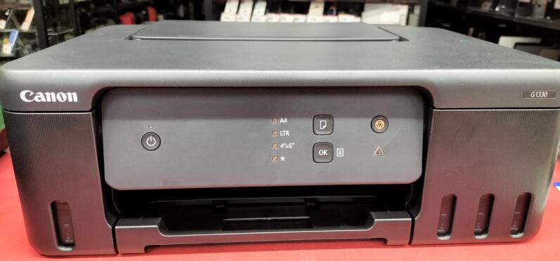商品情報商品説明【商品名】Canon プリンター 特大容量ギガタンク搭載 A4カラーインクジェット G1330 202モデル 普通【商品説明】この度は当商品をご覧いただき、誠にありがとうございます。商品状態について開封済み、未使用品です。初期不良について当店では、商品到着後1週間以内にご連絡をいただいた初期不良につきましては、返品・交換・修理にて対応させていただいております。万が一不具合がございました場合は、お早めにご連絡ください。商品の色味についてお使いのモニター設定やお部屋の照明環境等により、実際の商品と色味が異なって見える場合がございます。あらかじめご了承くださいますようお願いいたします。在庫について当商品は他モールとの併売商品となっております。そのため、ご注文のタイミングによっては在庫切れとなる場合がございます。その際は、速やかにご連絡させていただきますので、あらかじめご了承ください。発送についてご注文確認後、順次発送の手配を行っております。お届けまでの目安は、3-10日程度となります。ご注文からお届けまでの流れ1．ご注文　ご注文は24時間受け付けております。2．ご注文確認　ご注文後、当店よりご注文確認メールをお送りいたします。3．発送準備期間　お届けまで3-10営業日程度を目安にお考えください。　※海外在庫品の場合は、3週間程度お時間をいただく場合がございます。4．ご入金確認　前払い決済をご選択の場合は、ご入金確認後に発送手配を行います。5．出荷　配送準備が整い次第、商品を出荷いたします。　発送後は、出荷完了メールにてご案内いたします。ご注意事項・お客様都合によるご注文後のキャンセル・返品はお受けしておりません。・誠に恐れ入りますが、電話での対応は行っておりません。　ご質問やお問い合わせは、メッセージまたはメールにてお願いいたします。ご不明な点がございましたら、お気軽にお問い合わせください。最後までお読みいただき、誠にありがとうございます。【中古・未使用品】 Canon プリンター 特大容量ギガタンク搭載 A4カラーインクジェット G1330 202モデル 普通 送料無料 5
