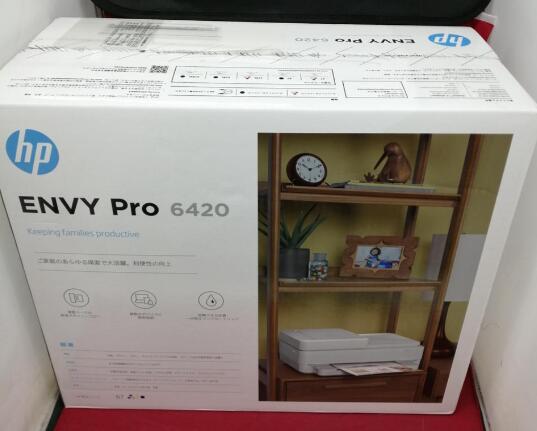 商品情報商品説明HP プリンター A4インクジェット複合機 ENVY Pro 6420 ADF搭載 ホワイト スマホ印刷 Wi-Fi対応 自動両面印刷 テレワーク 光るステータスライト スマートタスク・機能:プリント、コピー、スキャン、無線LAN、自動両面印刷、ADF機能(自動複数原稿送り装置搭載)・【最高解像度】4800×1200dpi インク: 4色(顔料黒・染料カラー3色一体型)【給紙排紙方式】前面給排紙【プリント速度】ISO モノクロ 約 10 枚/分、カラー約 7 枚/分 写真(標準・フォト用紙/10×15センチ) 約 53 秒、ドラフト モノクロ 約 20 枚/分カラー:約 17 枚/分 ファーストプリントアウトタイム(A4):モノクロ : 約 18 秒 カラー: 約 21 秒【ファーストプリントアウトタイム・【給紙・排紙トレイ】給紙トレイ: 普通紙 80 枚、はがき 40 枚、封筒 5 枚、L判 40 枚 排紙トレイ: 最高 25 枚【対応用紙サイズ】A4、A5、A6、B5、封筒(長形 3号/4号)、はがき、10×15cm、L判、2L判など・【ディスプレイ】ランプ点灯による表示ボタン : Wifi接続状況、モノクロ & カラーコピー開始表示や部数追加、部数カウンター表示、ADF紙詰まりなどのエラー表示、リジュームボタン表示(ランプが点灯している時にボタンを押すと、中断されたジョブが再開)【自動両面印刷】標準対応【本体外形寸法(幅×奥行×高さ)/重量】 432.5 × 361.1 × 174 mm / 約 6.16 kg【商品説明】この度は当商品をご覧いただき、誠にありがとうございます。商品状態について未使用品です。初期不良について当店では、商品到着後1週間以内にご連絡をいただいた初期不良につきましては、返品・交換・修理にて対応させていただいております。万が一不具合がございました場合は、お早めにご連絡ください。商品の色味についてお使いのモニター設定やお部屋の照明環境等により、実際の商品と色味が異なって見える場合がございます。あらかじめご了承くださいますようお願いいたします。在庫について当商品は他モールとの併売商品となっております。そのため、ご注文のタイミングによっては在庫切れとなる場合がございます。その際は、速やかにご連絡させていただきますので、あらかじめご了承ください。発送についてご注文確認後、順次発送の手配を行っております。お届けまでの目安は、3-10日程度となります。ご注文からお届けまでの流れ1．ご注文　ご注文は24時間受け付けております。2．ご注文確認　ご注文後、当店よりご注文確認メールをお送りいたします。3．発送準備期間　お届けまで3-10営業日程度を目安にお考えください。　※海外在庫品の場合は、3週間程度お時間をいただく場合がございます。4．ご入金確認　前払い決済をご選択の場合は、ご入金確認後に発送手配を行います。5．出荷　配送準備が整い次第、商品を出荷いたします。　発送後は、出荷完了メールにてご案内いたします。ご注意事項・お客様都合によるご注文後のキャンセル・返品はお受けしておりません。・誠に恐れ入りますが、電話での対応は行っておりません。　ご質問やお問い合わせは、メッセージまたはメールにてお願いいたします。ご不明な点がございましたら、お気軽にお問い合わせください。最後までお読みいただき、誠にありがとうございます。【中古・未使用】HP プリンター A4インクジェット複合機 ENVY Pro 6420 送料無料 5