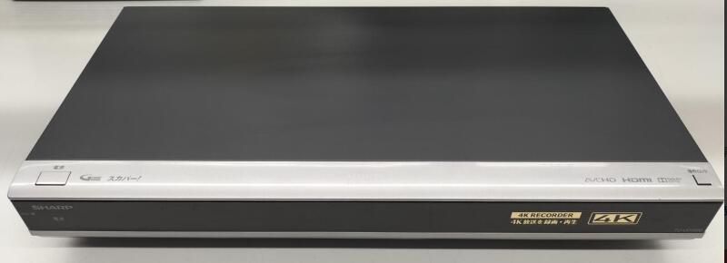 商品情報商品説明【商品説明】この度は当商品をご覧いただき、誠にありがとうございます。商品状態について中古品としては使用感が少なく、全体的にきれいな状態です。初期不良について当店では、商品到着後1週間以内にご連絡をいただいた初期不良につきましては、返品・交換・修理にて対応させていただいております。万が一不具合がございました場合は、お早めにご連絡ください。商品の色味についてお使いのモニター設定やお部屋の照明環境等により、実際の商品と色味が異なって見える場合がございます。あらかじめご了承くださいますようお願いいたします。在庫について当商品は他モールとの併売商品となっております。そのため、ご注文のタイミングによっては在庫切れとなる場合がございます。その際は、速やかにご連絡させていただきますので、あらかじめご了承ください。発送についてご注文確認後、順次発送の手配を行っております。お届けまでの目安は、3-10日程度となります。ご注文からお届けまでの流れ1．ご注文　ご注文は24時間受け付けております。2．ご注文確認　ご注文後、当店よりご注文確認メールをお送りいたします。3．発送準備期間　お届けまで3-10営業日程度を目安にお考えください。　※海外在庫品の場合は、3週間程度お時間をいただく場合がございます。4．ご入金確認　前払い決済をご選択の場合は、ご入金確認後に発送手配を行います。7．出荷　配送準備が整い次第、商品を出荷いたします。　発送後は、出荷完了メールにてご案内いたします。ご注意事項・お客様都合によるご注文後のキャンセル・返品はお受けしておりません。・誠に恐れ入りますが、電話での対応は行っておりません。　ご質問やお問い合わせは、メッセージまたはメールにてお願いいたします。ご不明な点がございましたら、お気軽にお問い合わせください。最後までお読みいただき、誠にありがとうございます。【中古・非常に良い】シャープ 4Kレコーダー 4K試験放送受信チューナー搭載 AQUOS TU-UD1000 送料無料 5