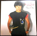 【あす楽】【中古LPレコード】近藤真彦　Thank 愛 You。 発行所：RVC。1981年。 01.スニーカーぶる～す 02.ついてこいブギ 03.哀しきハイスクール 04.ホンモク・ラット 05.ストリート・レーサー 06.ジャスト・ア・ダンス 07.ためいき倶楽部 08.サマーウエーブ 09.さよならスウィング 10.涙のナイフ 11.グロリア 【コンデション＝良い】帯なし。LP盤面目立ったキズはありません。ジャケット、ポスター＆歌詞カードとも概ね良好です。定価2.700円。【あす楽】【中古LPレコード】近藤真彦　Thank 愛 You。 発行所：RVC。1981年。 01.スニーカーぶる～す 02.ついてこいブギ 03.哀しきハイスクール 04.ホンモク・ラット 05.ストリート・レーサー 06.ジャスト・ア・ダンス 07.ためいき倶楽部 08.サマーウエーブ 09.さよならスウィング 10.涙のナイフ 11.グロリア 【コンデション＝良い】帯なし。LP盤面目立ったキズはありません。ジャケット、ポスター＆歌詞カードとも概ね良好です。定価2.700円。