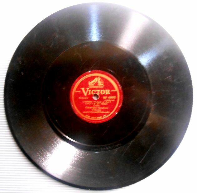 【送料無料】【SPレコード】カルメン～第一幕への前奏曲　　カルメン～アラゴネーズ。 発行所：VICTOR。サイズ：25×25cm。 【コンデション＝可】ジャケット等の付属品はありません。盤面にいくらかキズがございます。【送料無料】【SPレコ...