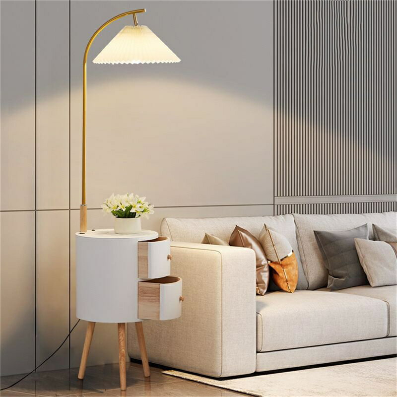 2つの引き出しと白い布のプリーツシェードを備えたアーチ型フロアランプ。リビングルームと寝室に最適な湾曲したミニマリストフロアランプ。モダンで豪華なコーナースタンディングフロアランプグレー