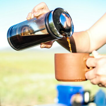 【あす楽】アメリカンプレス ゆっくりと手で淹れるこだわりのコーヒーの味をシンプルに可能にしたコーヒーメーカー アウトドアでも便利で美味しい珈琲が実現 丸洗い可能 ペーパーフィルター不要【送料無料】【ポイント最大29倍】