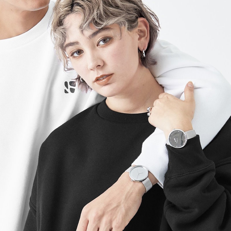 KLON/クローン MANYO simply 万葉集の和歌を英訳し文字盤に表現された想いが交わる腕時計 時計回りでその台詞が読み取れるデザイン シリーズでペアウォッチに最適な腕時計 盤面ミラーで回りの風景などが映り込み様々な表情を見せてくれる【送料無料】【P変】【AR】