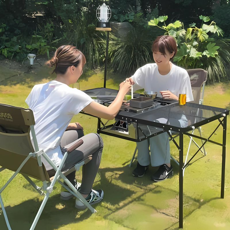 LOGOS ロゴス アイアンメッシュ 3FD BBQテーブル 13070-BC チェアに座りながらBBQ...