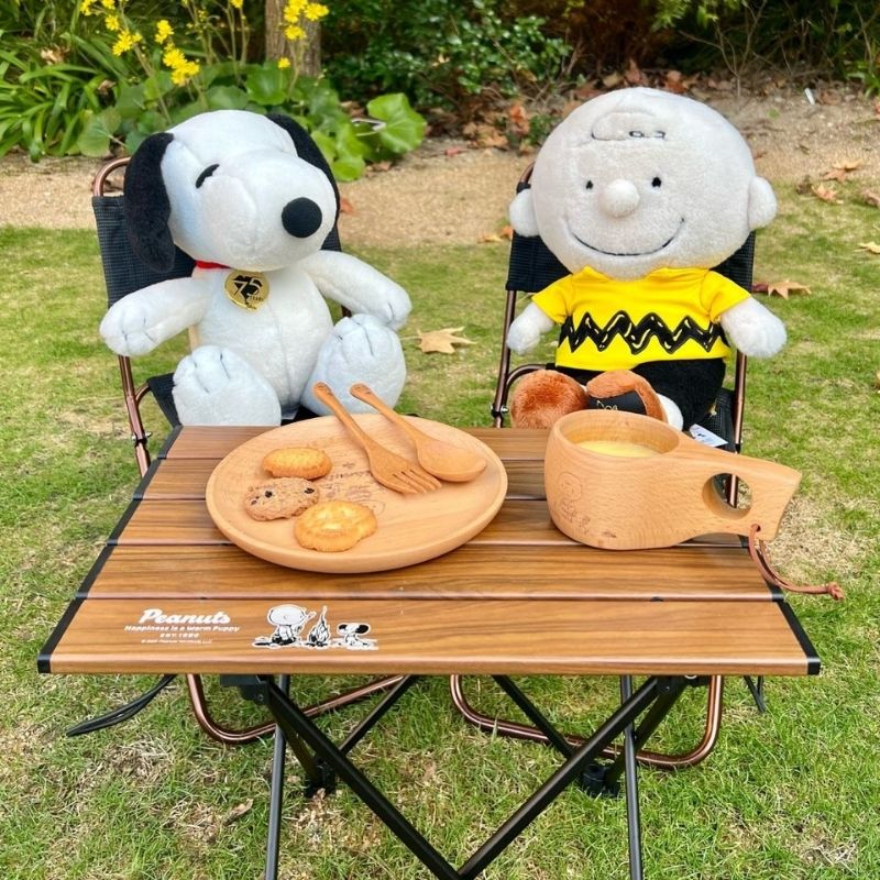 LOGOS ロゴス SNOOPY スヌーピー (PEANUTS 75years) アルミトップロールテーブル 軽量で持ち運びにも便利なコンパクトテーブル PEANUTS誕生75周年モデル 軽量で丈夫な6061アルミを使用 水に強いアルミロール天板を採用 サイドテーブルやソロテーブルに【P変】 3