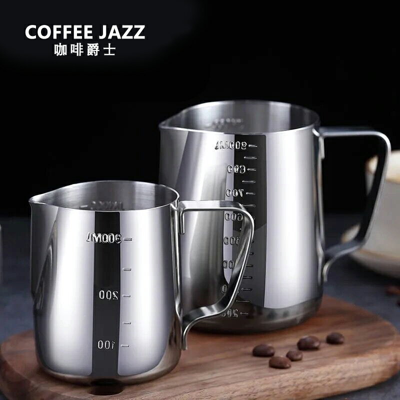 COFFEEJAZZ コーヒージャズ プルフラワータンク バリスタ ラテアート コーヒー 尖った口 プロフェッショナル ミルク泡立て用 スケールカップ Mサイズ