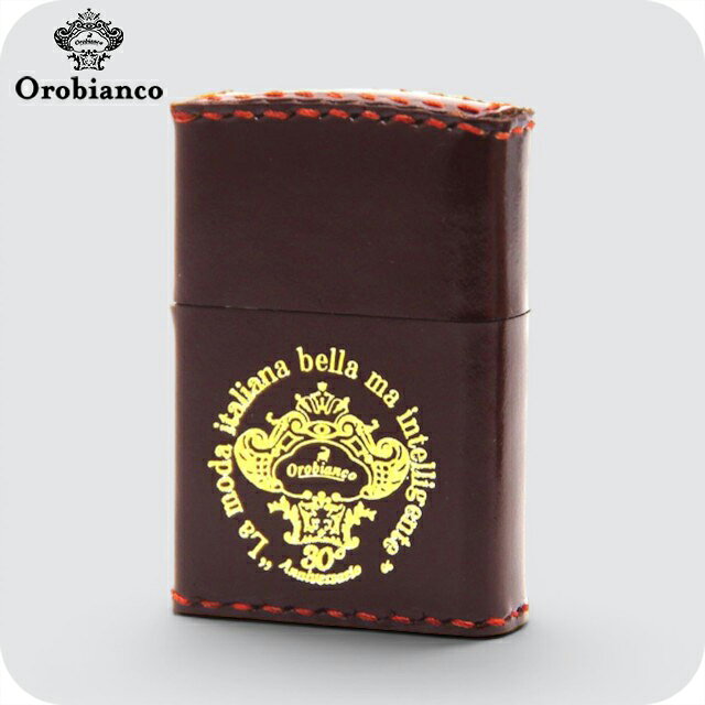 正規品 オロビアンコ ライター ブランド 30周年記念限定モデル ZIPPO オイルライター アメリカ製 ORZ-030BR Orobianco ブラウン ◆1996年イタリア・ミラノ近郊創設のバック発祥ブランド。職人技と最新技術を融合し、鮮やかなカラーと抜け感のあるフォルムで機能性も兼ね備えた製品を展開。現在はバッグにとどまらず、衣食住を網羅する総合ライフスタイルブランドへ躍進。 日本の職人が1つ1つ丁寧に手縫いしたレザー巻きZIPPO。革のぬくもりとエイジングが楽しめます。ビジネスからカジュアルまでどんなシーンにも対応。 Orobiancoの人気ZIPPOに30 Anniversario ロゴを加えた記念仕様。手に取るたびに特別感を味わえます。オロビアンコ ライター Orobianco 30周年記念限定モデル ZIPPO オイルライター ORZ-030BR ブラウン品番ORZ-030BR素材真鍮・牛革カラーブラウンサイズH×W×D：約40×58×15mm原産国/製造国アメリカ製仕様加工：牛革巻、着火方式：フリント(発火石)、燃料タイプ：オイル補充式、加工：日本ファッション小物の商品一覧はこちら♪