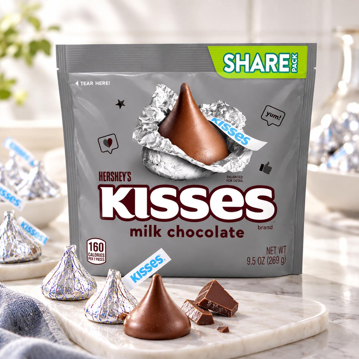 新鮮なミルクをたっぷりと使用したミルクチョコレート ハーシーらしい独特の香りと風味は、一口ごとに癖になる美味しさです シェアができる大容量お得なパック 7RabbitRiograndeオリジナルステッカー付 【商標登録番号 第6667215】 商標を使用した転用・転売・悪用には厳しく対処致します。