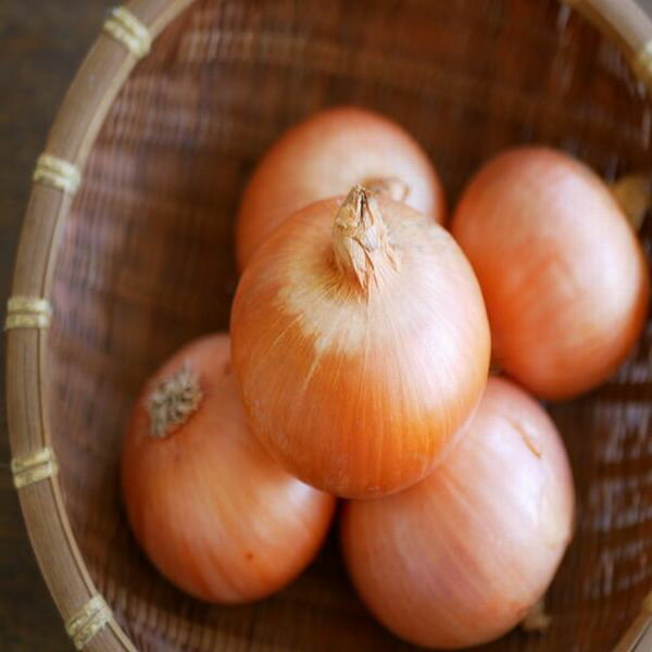 【兵庫県淡路島産】玉ねぎ　大きさおまかせ　1パック3個入り【野菜詰め合わせセットと同梱で送料無料】【送料別】産地直送仕入れ/あわじしま/淡路島/お土産/たまねぎ/玉ネギ/タマネギ/玉葱/サラダ/スープ/敬老の日/お歳暮/歳暮/中元/お中元/正月