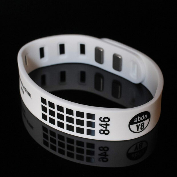 846YAJIRO プラズマシリコンブレスレット New Plasma Silicone Bracelet WHITE スポーツブレスレット 磁気ブレスレット 防水 疲労回復 リカバリー 瞬発力 集中力 精神力 スポーツギア 男女兼用 ペアブレスレット プレゼント ギフト 野球 バスケットボール バレーボール 卓球