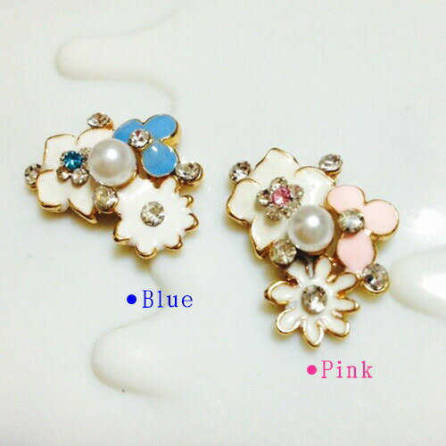 可愛らしいフラワーのカメリアデコパーツ！ アクセサリーやファッション小物やスマホケースなどのデコにお勧め！ 可愛らしいフラワーのカメリアデコパーツ！ アクセサリーやファッション小物やスマホケースなどのデコにお勧め！　 ■サイズ：約横2.5cm×縦1.8cm ■カラー：ブルー・ピンク ※実際の商品にご覧になっているモニターの色の違いにより、実際の商品と色味が異なる場合がございます。 ※生産時期により若干、カラー・サイズ・生地感・仕様が異なる場合がございます。2