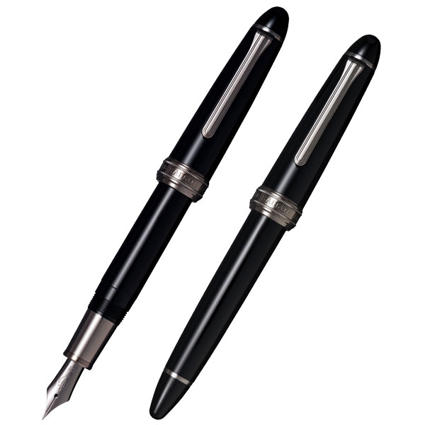 Foto von Naginata Togi Fountain Pen Black Trim
