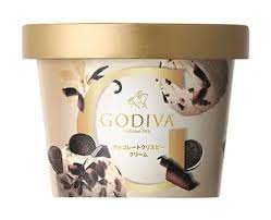 GODIVA カップアイス ミルクチョコレートクリスピークリーム 90ml×6個 バレンタイン ホワイトデー ゴディバ アイスクリーム 人気 プレゼント 差し入れ 贈り物 誕生日プレゼント デザート ご褒美 ギフト バレンタイン ホワイトデー ゴディバ アイスクリーム 人気 プレゼント アソート 差し入れ 贈り物 誕生日プレゼント デザート ご褒美 繊細でなめらかなバニラクリームアイスに、サクサク食感のチョコレートクッキーを混ぜ込み、カール状チョコレートをトッピングしました。パリッとした心地よい食感と口どけが、バニラクリームアイスの味わいをよりいっそう引きたてます。クリスピーなクッキーとチョコレート、なめらかなバニラクリームアイスとの対比が絶妙です。アイスクリーム 人気 ランキング上位 夏休み 新商品 差し入れ　贈答品 プレゼント 誕生日 夏休み お祝い 年末年始 御年賀 お歳暮 パーティー　おうち時間 在宅勤務 熱中症対策 おやつ 夏祭り イベント 景品 御礼 お歳暮 敬老の日 5