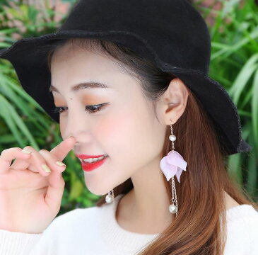 【ピアス 揺れる】 ピアス レディース フラワー 花びら チェーン ロング 【大きめ 大ぶり ぶらさがり アクセ ファッション アクセサリー おすすめ かわいい おしゃれ シンプル プチプラ 可愛い 誕生日 プレゼント ロング 華奢】 母の日 プレゼント 実用的