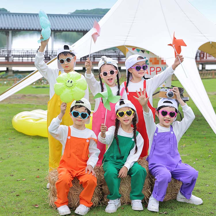サロペットパンツ ダンス衣装 カラーパンツ 男の子 子供 女の子 ベビー キッズ カラフル 保育園 オーバーオール キッズ サロペット 発表会 卒園式 演出服 応援団 文化祭 学校活動 幼稚園 ダンスウエア 卒業式 写真撮影 記念写真 韓国子供服 無地 送料無料 2