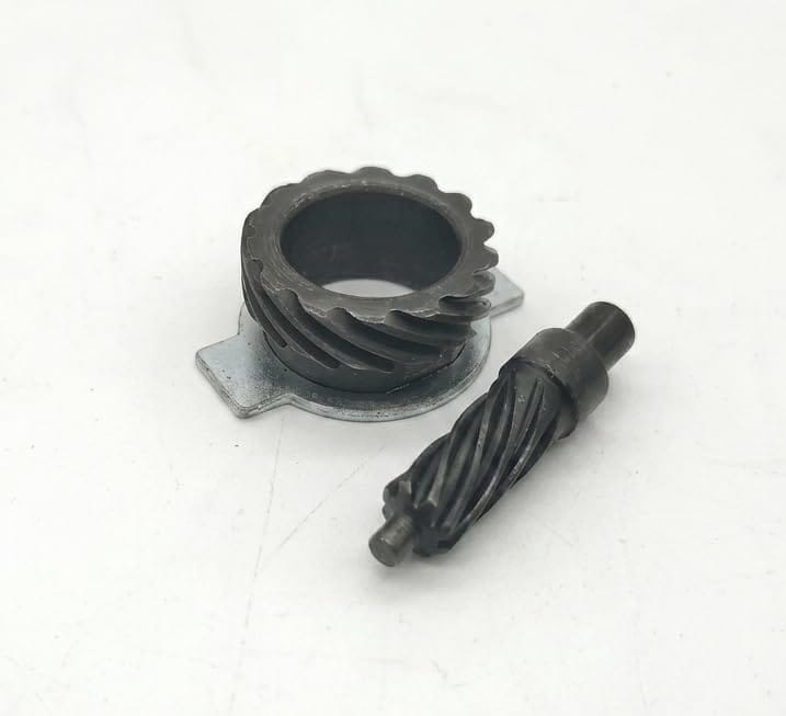 ホンダ Today AF61 / DIO AF62対応のスピードメーターピニオンギアセットです。細ギヤ・太ギヤがセットになったリプロ品で、摩耗や破損したメーターギアの交換用として使用できる社外品パーツとなります。スピードメーターが動かない、針の動きが不安定、異音が発生するといった症状の修理・メンテナンスにおすすめです。純正形状を採用しており、交換用パーツとしてご使用いただけます。耐久性に配慮した金属製で、摩耗したギアのリフレッシュに最適です。補修用や予備パーツとしてお持ちになるのもお勧めです。【適合車種】 ■Today（トゥデイ） AF61 ■DIO（ディオ） AF62 ※細ギヤ・太ギヤ形状をご確認の上ご購入ください。 ※年式・仕様により適合が異なる場合があります。純正部品の補修用や、走行距離の多い車両の予防整備にも効果です。コストを抑えながらスピードメーター機能をしっかり復旧できる実用的なパーツとなっております。 ホンダ Today AF61 / DIO AF62対応のスピードメーターピニオンギアセットです。細ギヤ・太ギヤがセットになったリプロ品で、摩耗や破損したメーターギアの交換用として使用できる社外品パーツとなります。 スピードメーターが動かない、針の動きが不安定、異音が発生するといった症状の修理・メンテナンスにおすすめです。純正形状を採用しており、交換用パーツとしてご使用いただけます。 耐久性に配慮した金属製で、摩耗したギアのリフレッシュに最適です。補修用や予備パーツとしてお持ちになるのもお勧めです。 【適合車種】 ■Today（トゥデイ） AF61 ■DIO（ディオ） AF62 ※細ギヤ・太ギヤ形状をご確認の上ご購入ください。 ※年式・仕様により適合が異なる場合があります。 純正部品の補修用や、走行距離の多い車両の予防整備にも効果です。コストを抑えながらスピードメーター機能をしっかり復旧できる実用的なパーツとなっております。 ※適合車種であった場合でも仕様等により適合しない場合もありますのでよくご確認の上ご購入ください。 ※取扱説明書は付属しておりません。  ※輸入品になりますので多少の傷、汚れがある場合もございます。