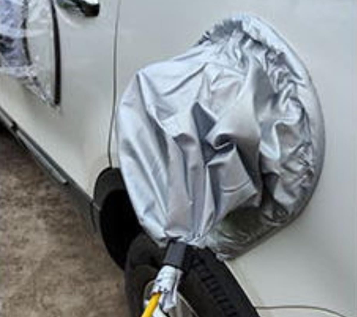 CAWKAY 電気自動車充電ポート防水カバー EV充電器ポートカバー EV車用充電 コネクタ 防水生地 雨 雪 屋外充電保護 磁石吸着