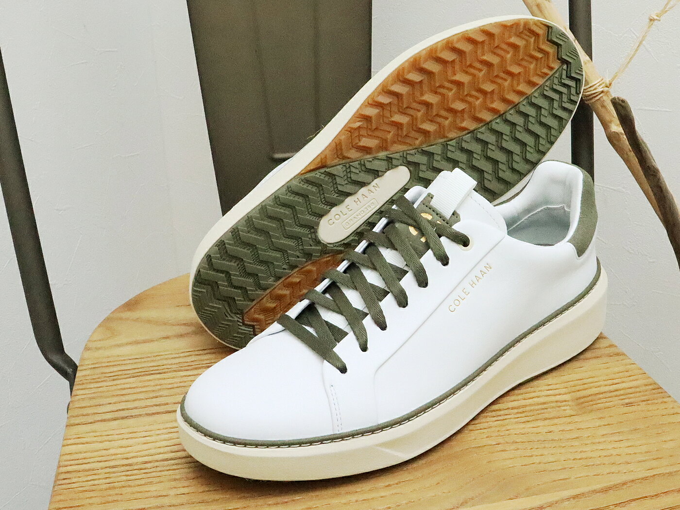 【返品交換送料無料】COLE HAAN コールハーン GRANDPRO Topspin Golf グランドプロ トップスピン ゴルフ WHITE/DUSTY OLIVE SUEDE/ANGORA WP ホワイト/ダスティ オリーブ スエード/アンゴラ メンズ 靴 ゴルフシューズ スパイクレス ウォータープルーフ スニーカー
