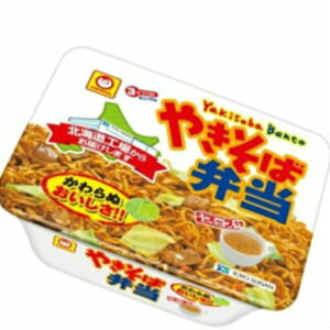 ■商品詳細情報 名称 即席カップめん 内容量 132g（めん100g） 原材料名 油揚げめん（小麦粉、植物油脂、精製ラード、でんぷん、食塩、卵白）、ソース（ソース、たんぱく加水分解物、砂糖、しょうゆ、香辛料、）かやく（キャベツ、味付けチキン...