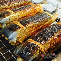 釧路名物魚政さんまんま150g×2本お土産サンマフィッシャーマンズワーフMOO1fにある！特性の醤油ダレに漬け込んだ脂ののった秋刀魚と大葉で包んだもっちりとしたご飯をサンド!さらにもう一度焼いて香ばしさをだしています