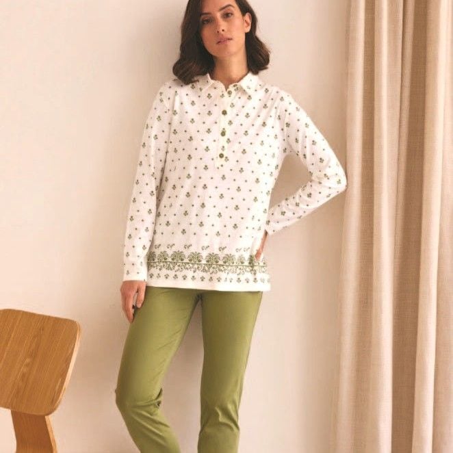 カナ　CANAT　コットン100％長袖パジャマ　CA.DEIJE.PY　サイズ：2サイズ（M）　カラー：オリーブ/プリント 1920年創業のフランスインポートブランド高級インナーウエア　高級パジャマ デザイン：フランス　　製造：インド素材：コットン100%サイズ：2サイズ（国産Mサイズ目安）カラー：オリーブ/プリントフランス　CANAT カナ　newコレクション　コットン長袖パジャマ。”CANAT”カナはフランス 設立は1920年MILLAU。素材選びには注意して、高品質な生地、快適な着心地を重視しています。フランスらしいエレガンスと洗練された仕上げ。コットン100%天然素材、通気性に優れて体に優しい安心の素材です。お肌への刺激が少ないので敏感肌の方にもお薦めです。ジャージニット素材は伸縮性、柔らかさで着心地を快適なリラックス仕様に。体への負担にならないよう軽い目に仕上げています。ヒップを覆いかくす長めのトップスは冷え防止にお役立ち。質の良いパジャマは質の良い睡眠をそして心も体もリラック。自然の草花をプリントしたショールカラーの可愛いコレクション。※画面上と実物では多少色具合が異なる場合がございます事、ご了承ください 5