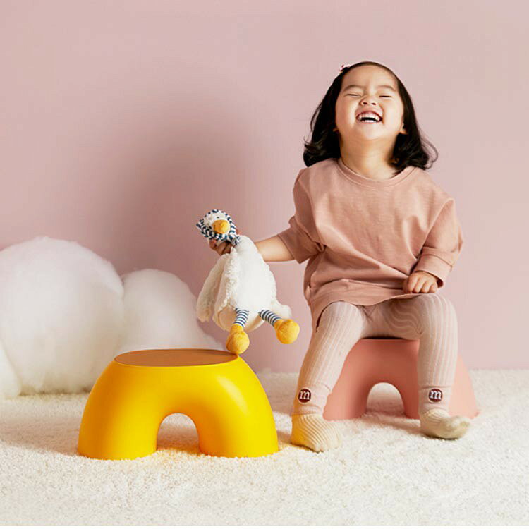 a1cleanonlineshopのキッズチェア 子ども椅子 ロータイプ プラスチック 軽量 滑り止め 重ねられる 持ち運び 足置き リビング 学習 スツール おしゃれ かわいい 小学生 子供イス ダイニング ベビーチェア ギフト｜アングル2