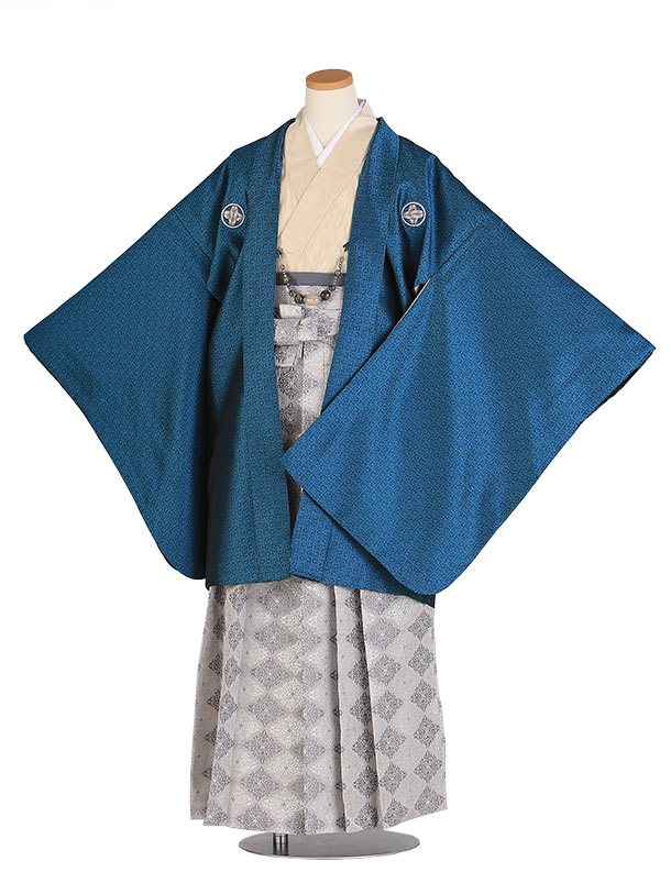 サイズについて ■羽織丈：79cm　肩裄：65.5cm　袖丈：57cm ■着物丈：100cm　袴丈：85cm（おへそからくるぶしまでの長さです。） ※12歳の標準サイズに調整済みです。 ※小物はこちらでコーディネートさせて頂きます。 ※こちらの商品の長襦袢は、袖なしタイプになります。 肌襦袢は付属いたしませんので、U首のシャツなどの肌着をご用意下さい。 なお、こちらの商品につきましては、 箱タイプでの配送となります。 対応身長 150cm〜155cm前後 〜〜予約状況〜〜