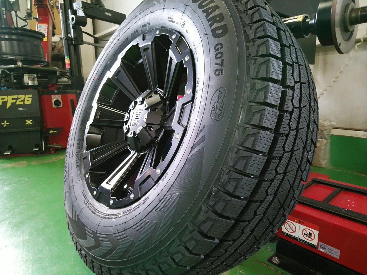 新品 スタッドレス 150 プラド FJクルーザー タイヤホイールセット 17インチ レクセル デスロック ヨコハマ アイスガード SUV G075 265/70R17 国産スタッドレス