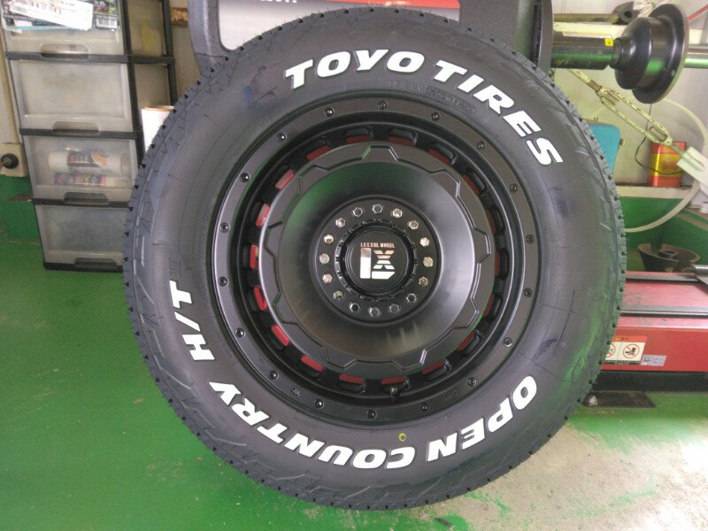 新品 4本 デリカ D5 RAV4 CX5 エクストレイル タイヤホイールセット TOYO OPENCOUNTRY HT 215/70R16 16インチ LEXXEL SwaGGer