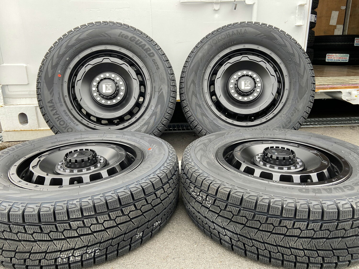 当店イチオシ!! 車検対応 スタッドレスタイヤホイールセット 16インチ 【日産】キャラバン NV350 ヨコハマ アイスガード SUV G075 215/65R16 109/107 バン適合規格 LEXXEL SwaGGer レクセルホイール スワッガー 新品 タイヤホイール 4本セット スノータイヤホイール