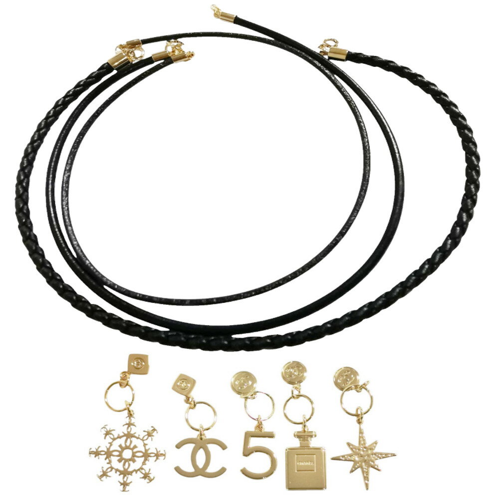 CHANEL HOLIDAY & CHRISTMASCHARM-5・CHOKER-3シャネル ホリデー・クリスマス 限定ロゴチャーム×5種類社外品レザーチョーカー 40cm×3種類ゴールド×ブラックCHANEL クリスマス限定ショッパーのサムネイル