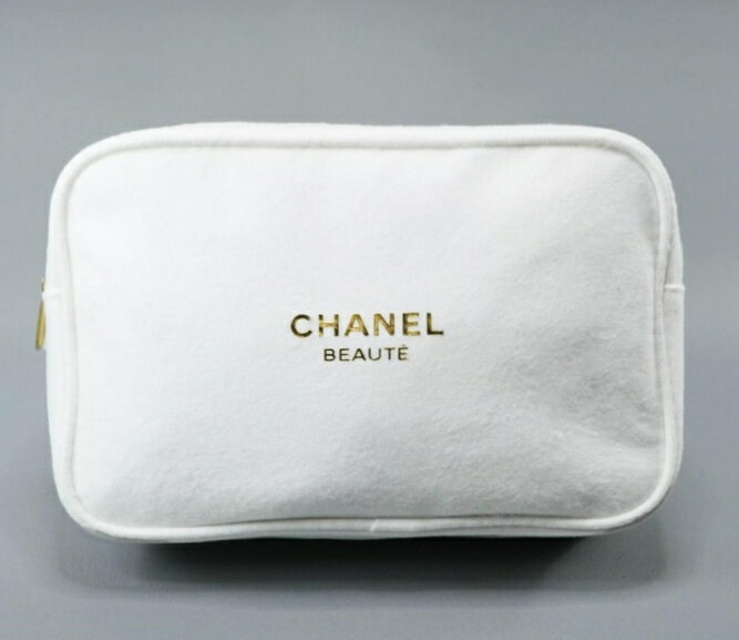 CHANEL NOVELTY WHITEシャネル ロゴ入化粧ポーチCCロゴ入りファスナーポリエステル100 （フエルト調）ホワイト×ゴールドシャネル ショップバッグ