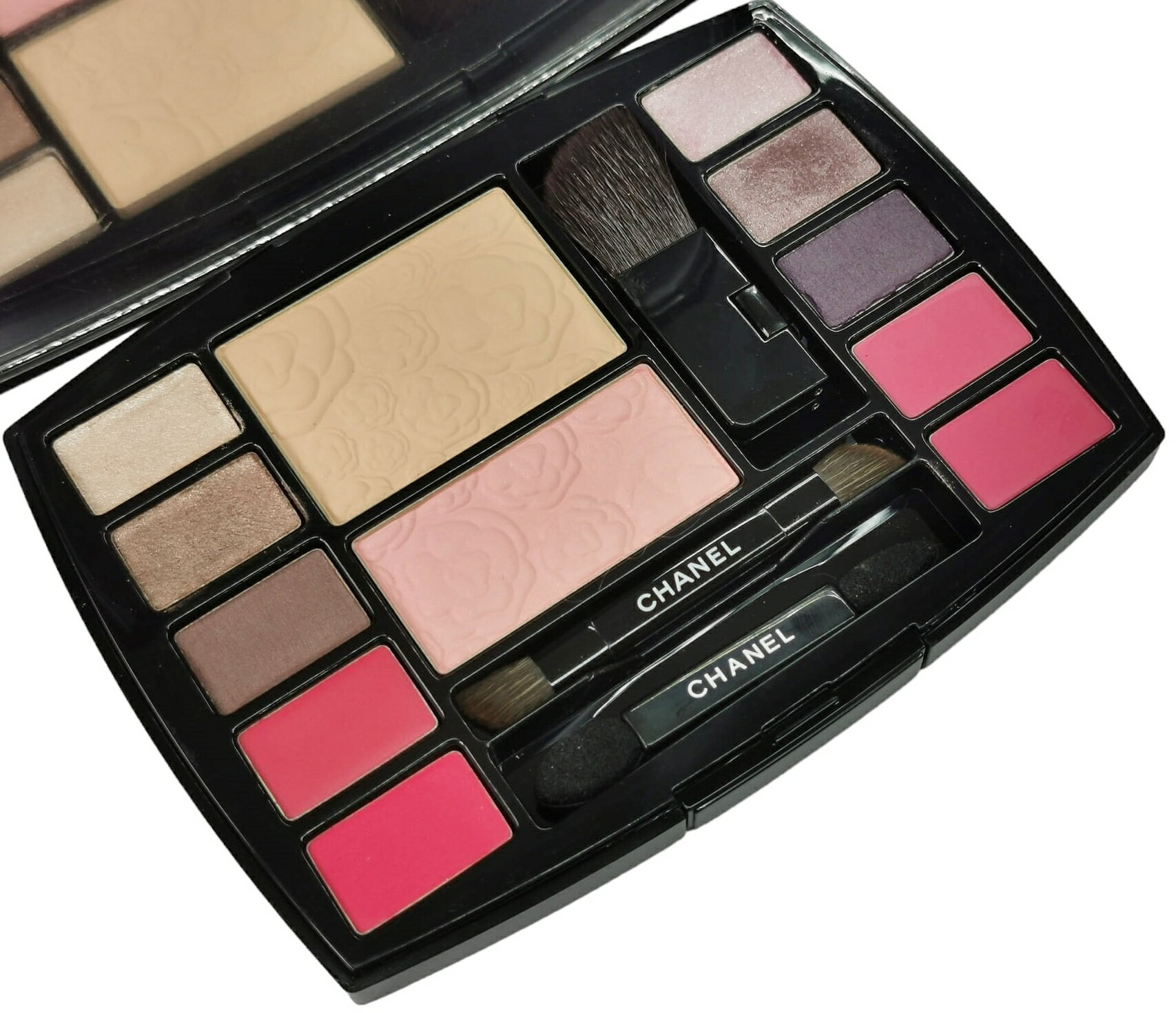 【アウトレット・ワケアリ】CHANEL TRAVEL MAKEUP PALETTE“HARMONIE DE CAMELIAS”シャネル トラベル メイクアップ パレットハーモニー ドゥ カメリアミラー付パレット※アウトレット理由を参照してください。※ラッピング不可