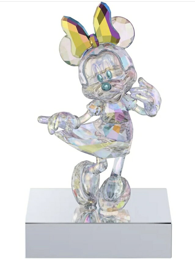 　ブランド 状　態 正規品・新品・未使用 素　材 クリスタルガラス・メタル カラー ホワイト・クリア サイズ 約H13.5×W8×D8cm 仕　様 クリスタル フィギュア 付属品 SWAROVSKI 純正BOX コメント Swarovskiのsavoir-faire（サヴォアフェール）が見る人を魅了するミニーマウスのまばゆいオブジェ。ダイナミックなポーズでミニーを描いた638面ファセットのデザインで、シグネチャーのオーロラボーリエイラス・エフェクトを全面にコーティングすることによって光を反射するプラチナのような鮮烈な光沢を実現しました。クロム仕上げメタルにブラックベルベットの敷布を施した台座は取り外すことができ、ご自宅のどこにでもミニーを持ち運ぶことができます。世界中で愛されるアニメーションキャラクターを美しく再現した遊び心あふれる作品です。