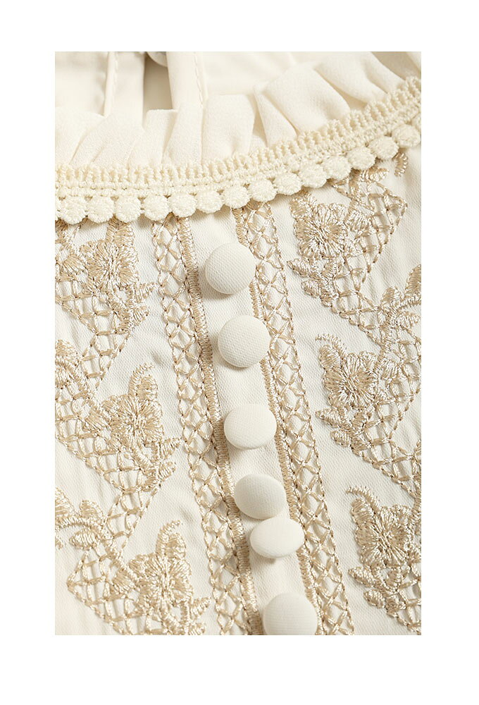 気品溢れる刺繍が目を惹くシフォンシャツブラウス レディース ファッション トップス ブラウス シャツ オフホワイト 白 大人可愛い 40代 レディースファッション 50代女性 ファッション 60代 ミセスファッション サワアラモード sawaalamode otona a-la-mode-10012253 ALAMODE アラモード サンプル画像3