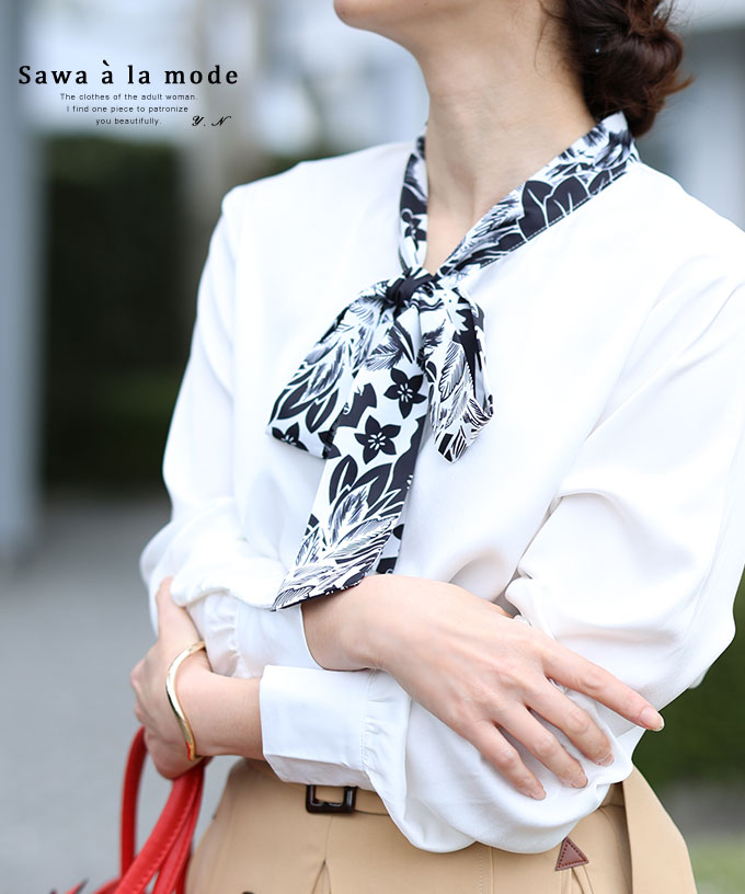 モノクロ×ボタニカルがお洒落なボウタイシャツブラウス レディース ファッション トップス ブラウス シャツ 白 ホワイト 大人可愛い 40代 レディースファッション 50代女性 ファッション 60代 ミセスファッション サワアラモード sawaalamode otonaのサムネイル