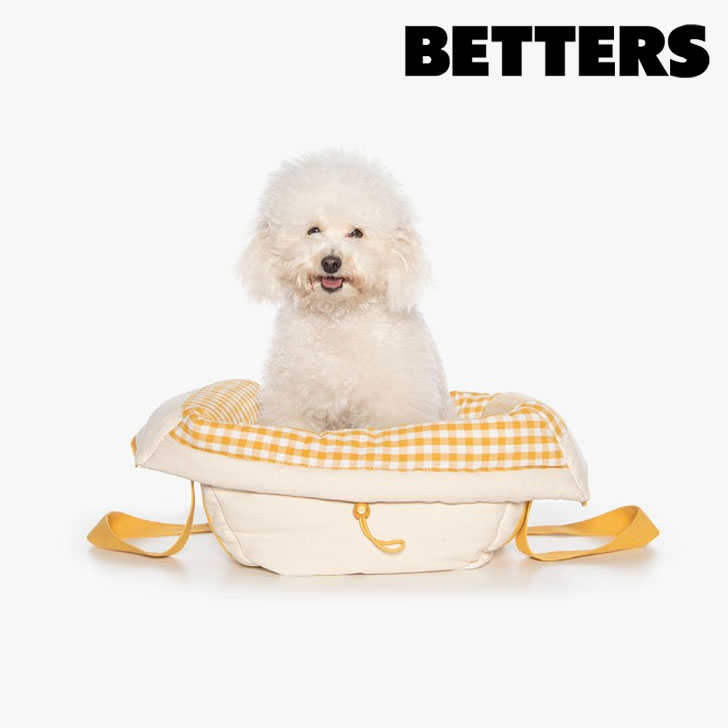 べラルズ ペットキャリー BETTERS 正規販売店 Easy Carry Cozy Bag イージー キャリー コージー バッグ イケコバッグ Check Yellow チェック イエロー ペット用品 ペットスリング ペット用 ペットバッグ betters04 ACC 動物と地球の幸せのための商品をデザインされる、韓国ブランド「BETTERS（べラルズ）」。 チェックパターンとカラー感が愛らしいキャリーバッグです。 2wayですので、広いクッションでも使用できます。 内部に「ハーネス留め具」があって安全です。 SM Size : 〜4kgまでお勧め（本体 680g、ストラップ 70g） ML Size : 〜10kgまでお勧め（本体 1,010g、ストラップ 70g） 素材 :（表地、裏地）コットン100％ ※お客様のご覧になられますパソコン機器及びモニタの設定及び出力環境、 また撮影時の照明等で、実際の商品素材の色と相違する場合もありますのでご了承下さい。商品紹介 べラルズ ペットキャリー BETTERS 正規販売店 Easy Carry Cozy Bag イージー キャリー コージー バッグ イケコバッグ Check Yellow チェック イエロー ペット用品 ペットスリング ペット用 ペットバッグ betters04 ACC 動物と地球の幸せのための商品をデザインされる、韓国ブランド「BETTERS（べラルズ）」。 チェックパターンとカラー感が愛らしいキャリーバッグです。 2wayですので、広いクッションでも使用できます。 内部に「ハーネス留め具」があって安全です。 SM Size : 〜4kgまでお勧め（本体 680g、ストラップ 70g） ML Size : 〜10kgまでお勧め（本体 1,010g、ストラップ 70g） 素材 :（表地、裏地）コットン100％ ※お客様のご覧になられますパソコン機器及びモニタの設定及び出力環境、 また撮影時の照明等で、実際の商品素材の色と相違する場合もありますのでご了承下さい。 商品仕様 商品名 べラルズ ペットキャリー BETTERS 正規販売店 Easy Carry Cozy Bag イージー キャリー コージー バッグ イケコバッグ Check Yellow チェック イエロー ペット用品 ペットスリング ペット用 ペットバッグ betters04 ACC ブランド BETTERS カラー Check Yellow 素材 （表地、裏地）コットン100％ ※ご注意（ご購入の前に必ずご一読下さい。） ※ ・当ショップは、メーカー等の海外倉庫と共通在庫での販売を行なっており、お取り寄せに約7-14営業日（土日祝日を除く）お時間を頂く商品がございます。 そのためご購入後、ご指定頂きましたお日にちに間に合わせることができない場合もございます。 ・また、WEB上で「在庫あり」となっている商品につきましても、複数店舗で在庫を共有しているため「欠品」となってしまう場合がございます。 在庫切れ・発送遅れの場合、迅速にご連絡、返金手続きをさせて頂きます。 ご連絡はメールにて行っておりますので、予めご了承下さいませ。 当ショップからのメール受信確認をお願い致します。 （本サイトからメールが送信されます。ドメイン指定受信設定の際はご注意下さいませ。） ・北海道、沖縄県へのお届けにつきましては、送料無料対象商品の場合も 追加送料500円が必要となります。 ・まれに靴箱にダメージや走り書きなどがあることもございます。 多くの商品が海外輸入商品となるため日本販売のタグ等がついていない商品もございますが、全て正規品となっておりますのでご安心ください。 ・検品は十分に行っておりますが、万が一商品にダメージ等を発見しましたらすぐに当店までご連絡下さい。 （ご使用後の交換・返品等には、基本的に応じることが出来ませんのでご注意下さいませ。） また、こちらの商品はお取り寄せのためクレーム・返品には応じることが出来ませんので、こだわりのある方は事前にお問い合わせ下さい。 誠実、また迅速に対応させて頂きます。