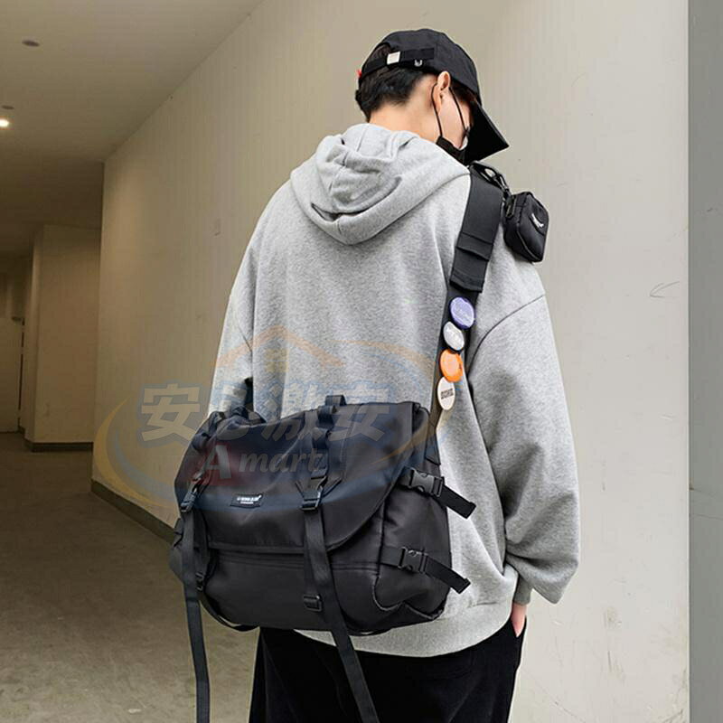 ☆new arrival ＊オシャレ男子バッグ♪女子バッグ ◆サイズ サイズA高さ:24cm/長さ:36cm/厚さ:17cm サイズB高さ:23cm/長さ:29cm/厚さ:15cm ◆素材 　ポリ、ナイロン、その他 ◆商品内容 　バッグだけ ※掲載しているサイズ詳細は商品より若干の誤差が生じる場合がございます。 ※お品物の色合いは撮影環境、PCパソコンの環境により、若干異なる場合がございます。 メーカー希望小売価格はメーカーサイトに基づいて掲載しています