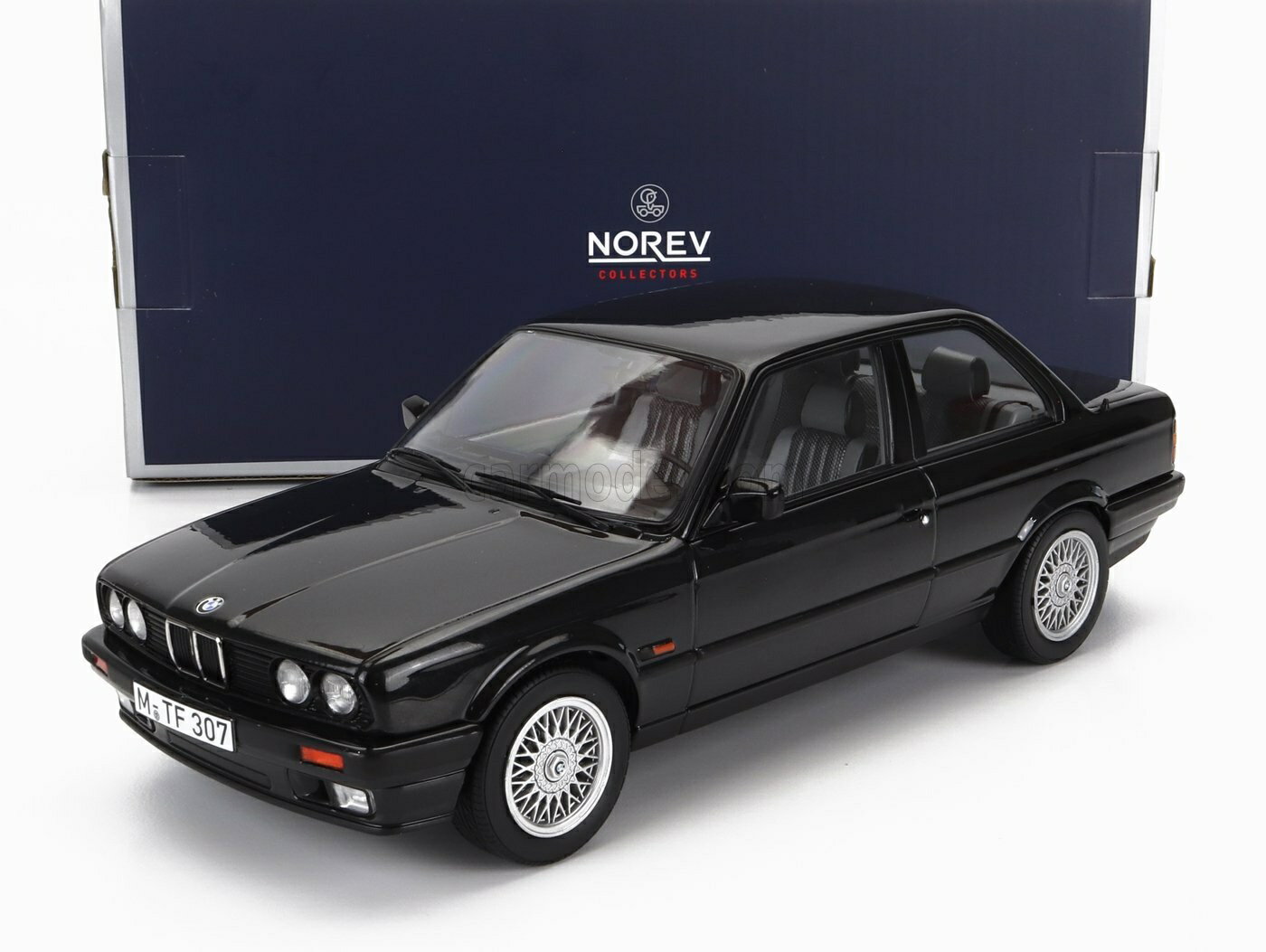 Scale: 1/18 Manufacturer code: 183203 Colour: BLACK Material: die-cast Year: 1988 EAN: 3551091832034