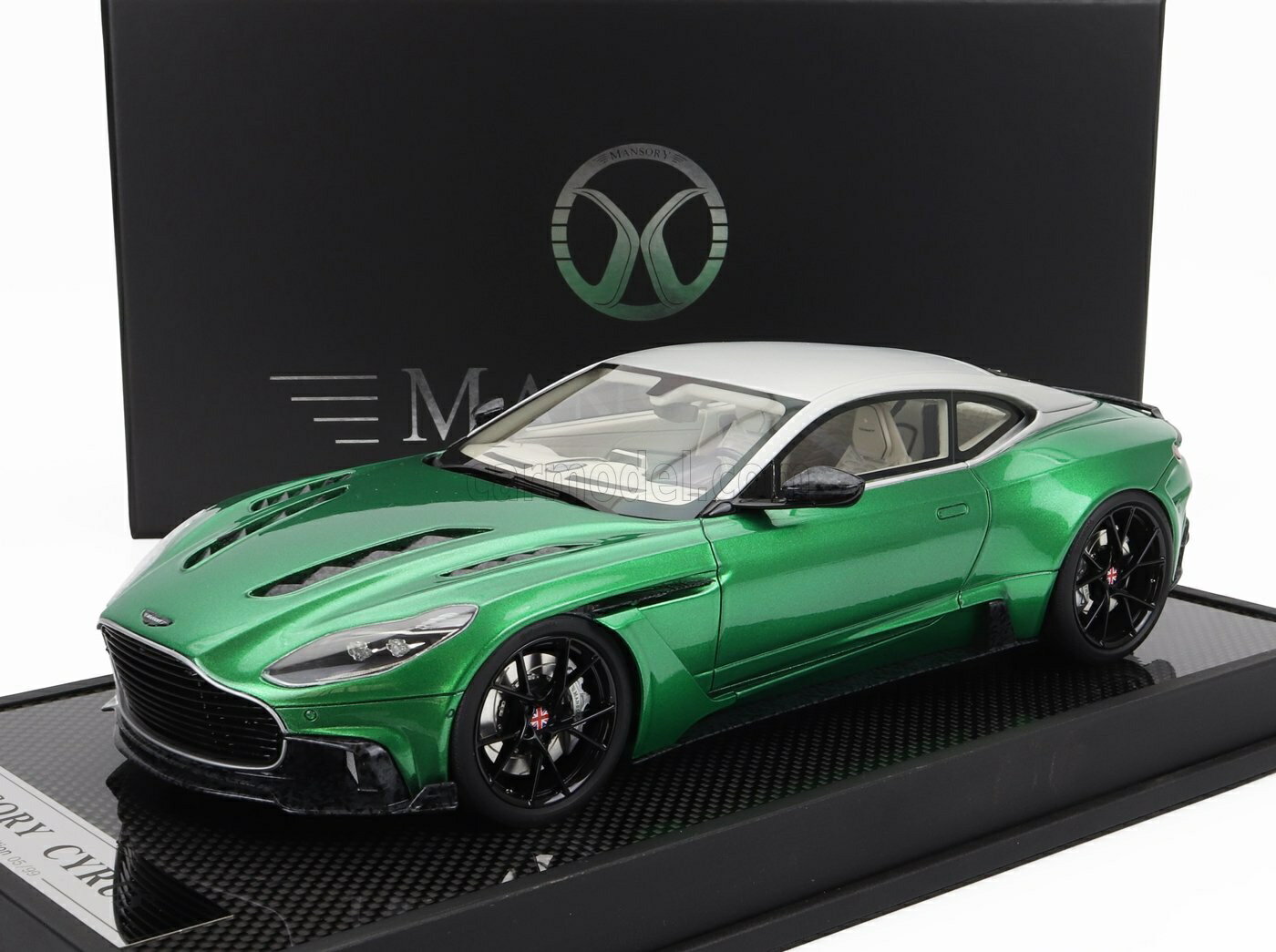 ミニカー 1/18 アストンマーチン DB11 MOTORHELIX 1/18 ASTON MARTIN DB11 MANSORY CYRUS 2018 GREEN MET MATT SILVER MY18-DBMG