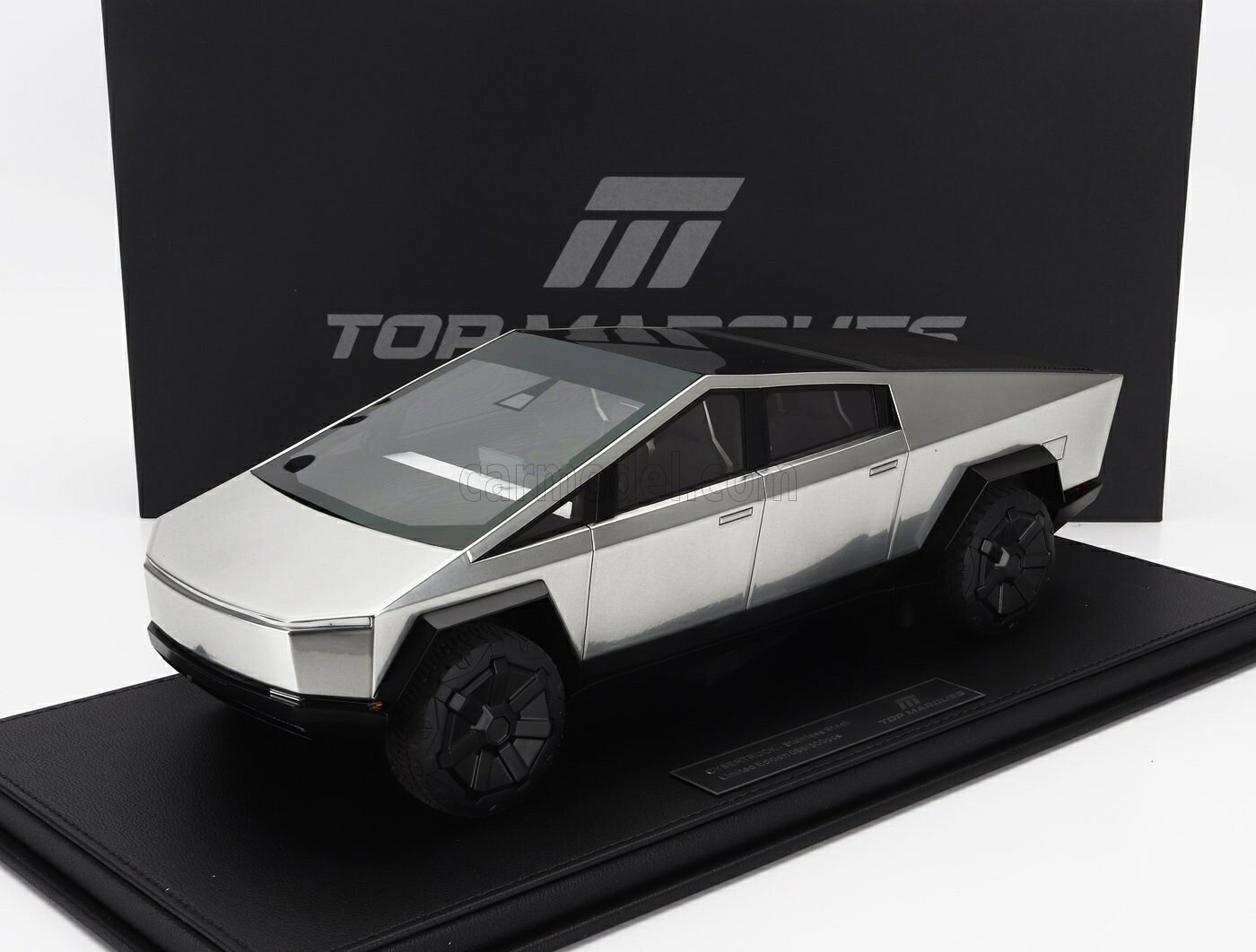 Rakuten - ミニカー 1/18 テスラ サイバートラック TOPMARQUES 1/18 TESLA CYBERTRUCK 2022 SILVER TOP138A