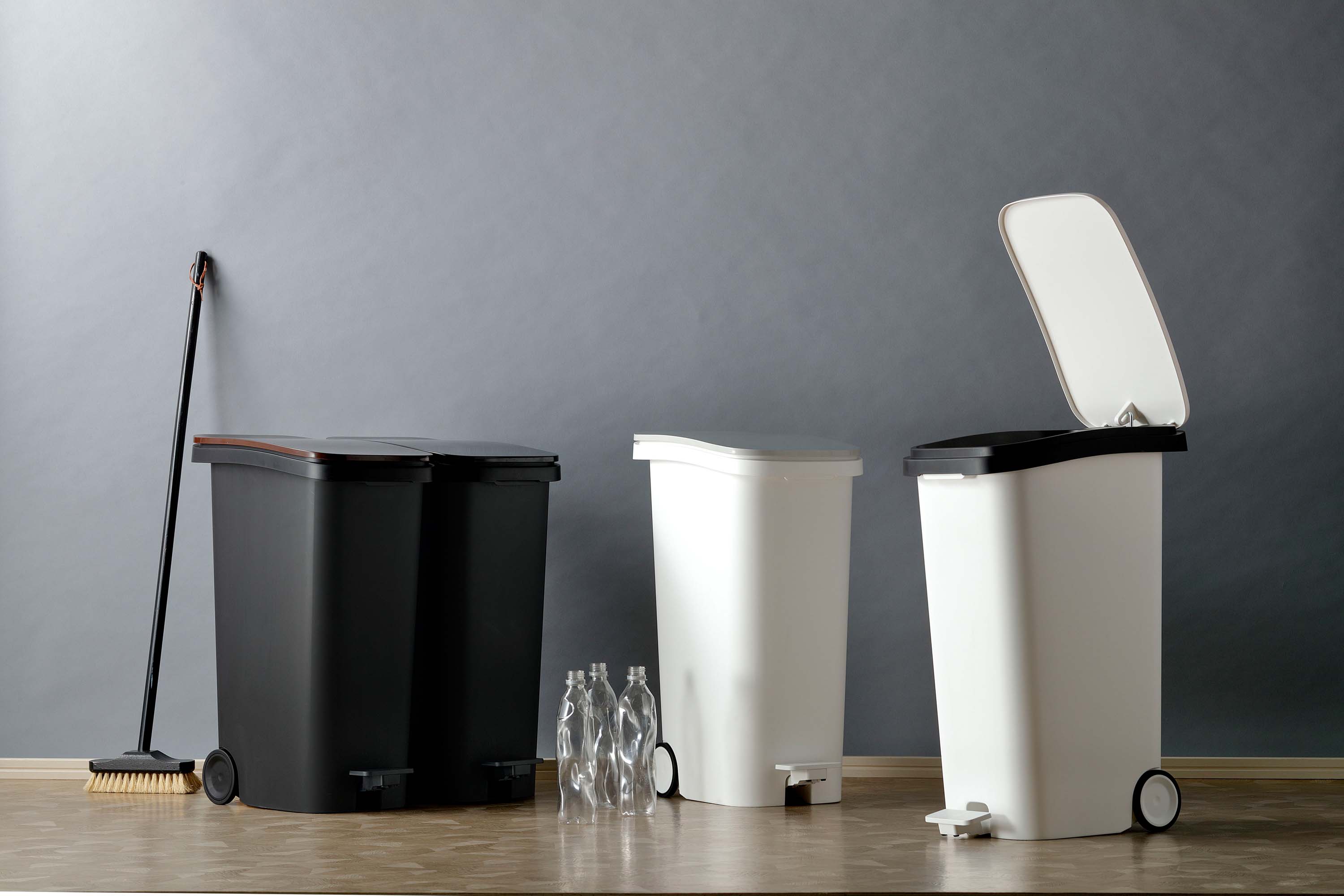 ゴミ箱 ダストボックス 31L ソフトクローズ ゆっくり閉まる フットペダル キャスター付き スリム 省スペース 清潔 キッチン リビング オフィス シェアハウス [2]