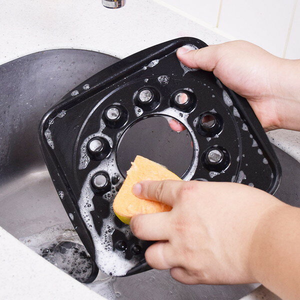 油受けは取り外して簡単に洗えます。お手入れもしやすいから快適です。