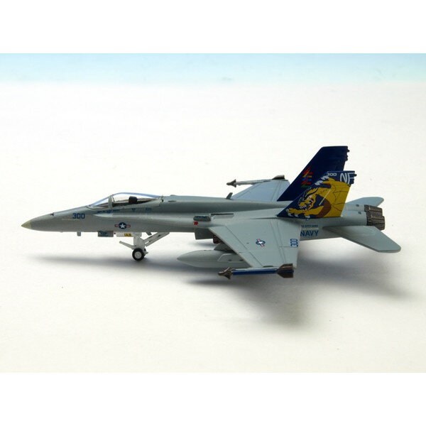 Hogan F A-18C ホーネット アメリカ海軍 VFA-192 NF300 CAG 2003 1/200 航空機モデル