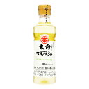 ご注文前にご確認ください※ 12時から14時の時間帯指定はできません。ご指定の場合は14時から16時にて手配いたします。商品説明★ 1725年創業の老舗ごま油メーカー竹本油脂の定番商品。溶剤抽出に頼らず、圧力のみで丁寧に搾っています。太白(たいはく)胡麻油はゴマを煎らずに生のまま搾っているためごま油特有の香ばしさがありません。クセが無く、素材の持ち味を邪魔せず引き立てるので、あらゆるジャンルのお料理にお使いいただけます。ドレッシング、カルパッチョ、玉子焼き、天ぷら、からあげ、アヒージョ、製菓、製パンなどに※メーカーの都合により、パッケージ・仕様・成分・生産国等は予告なく変更になる場合がございます。※上記理由でのご返品はお受けできませんので、事前お問合せなどご注意のほど宜しくお願いいたします。スペック* 総内容量：300g* 商品サイズ：58×58×196* 成分：食用ごま油* 生産国：日本* 単品JAN：4904688533088