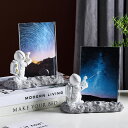 550円OFFクーポン 人形 置物 宇宙飛行士 携帯 スタンド スマホスタンド 滑り止め 可愛い 携帯電話用ドック ケータイ 置台 使用便利 飾り物 タブレット...